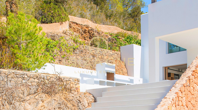 Proprietà di lusso originale Blakstad Design in vendita con fantastica vista sul mare e sul paesaggio, Ibiza