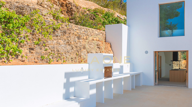 Propiedad de lujo de diseño original Blakstad en venta con fantásticas vistas al mar y al paisaje, Ibiza
