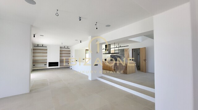Propiedad de lujo de diseño original Blakstad en venta con fantásticas vistas al mar y al paisaje, Ibiza