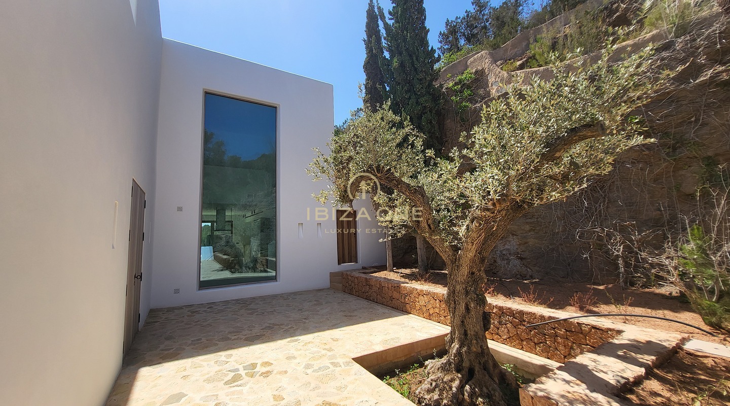 Origineel Blakstad Design luxe woning te koop met fantastisch uitzicht op zee en landschap, Ibiza