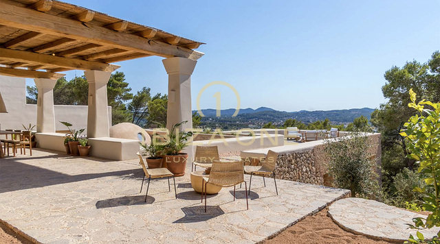 Beautiful hacienda style property with 2 pools and a guest house, sea and land views for sale