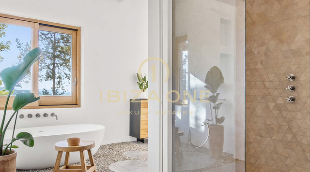 Belle propriété de style hacienda avec 2 piscines et une maison d'amis, vue mer et terre à vendre