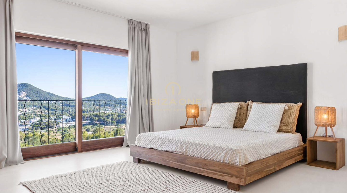 Se vende hermosa propiedad estilo hacienda con 2 albercas y casa de huéspedes, vista al mar y tierra