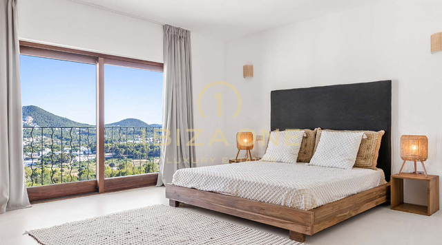 Belle propriété de style hacienda avec 2 piscines et une maison d'amis, vue mer et terre à vendre