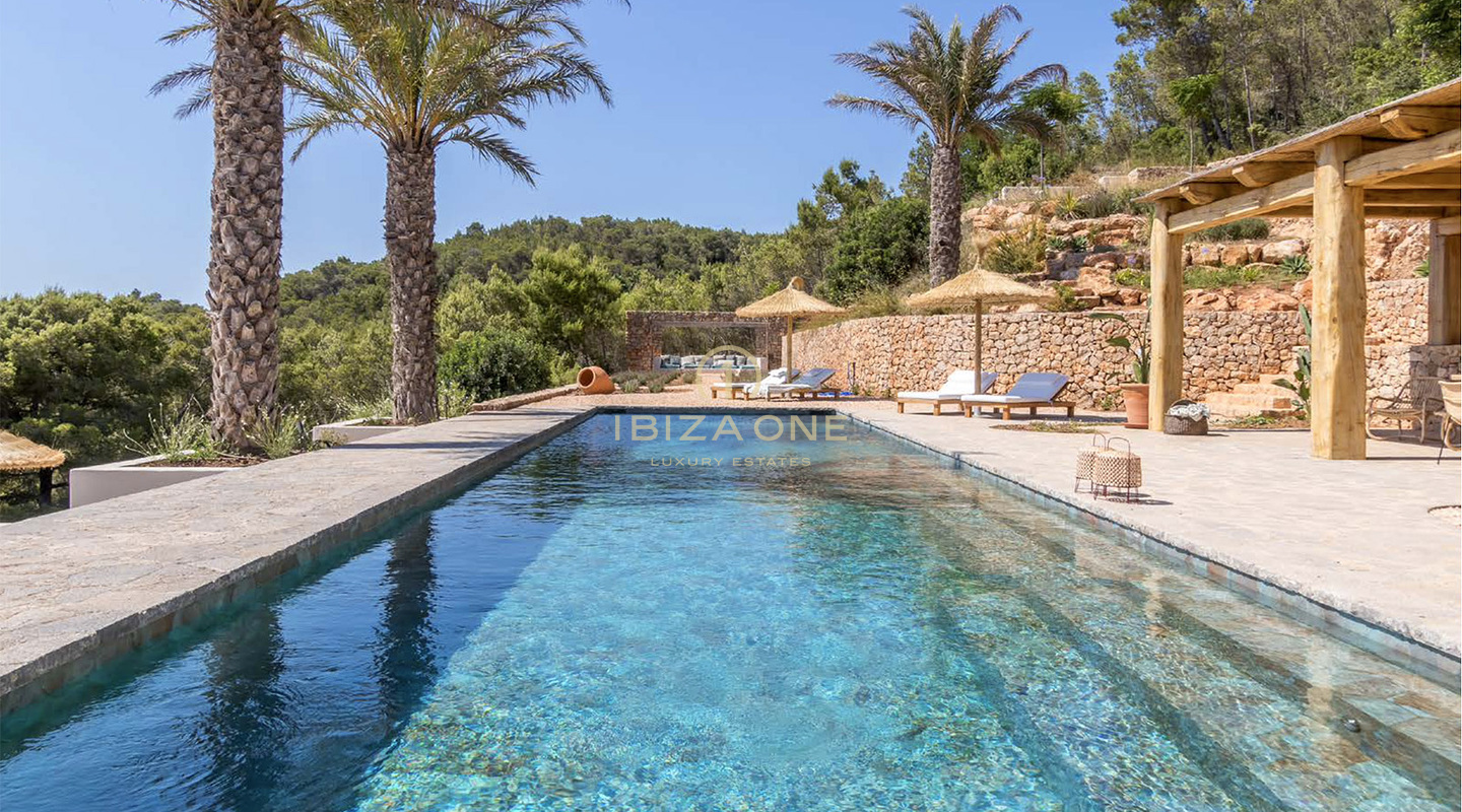 Se vende hermosa propiedad estilo hacienda con 2 albercas y casa de huéspedes, vista al mar y tierra