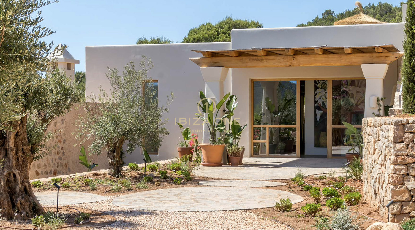 Belle propriété de style hacienda avec 2 piscines et une maison d'amis, vue mer et terre à vendre