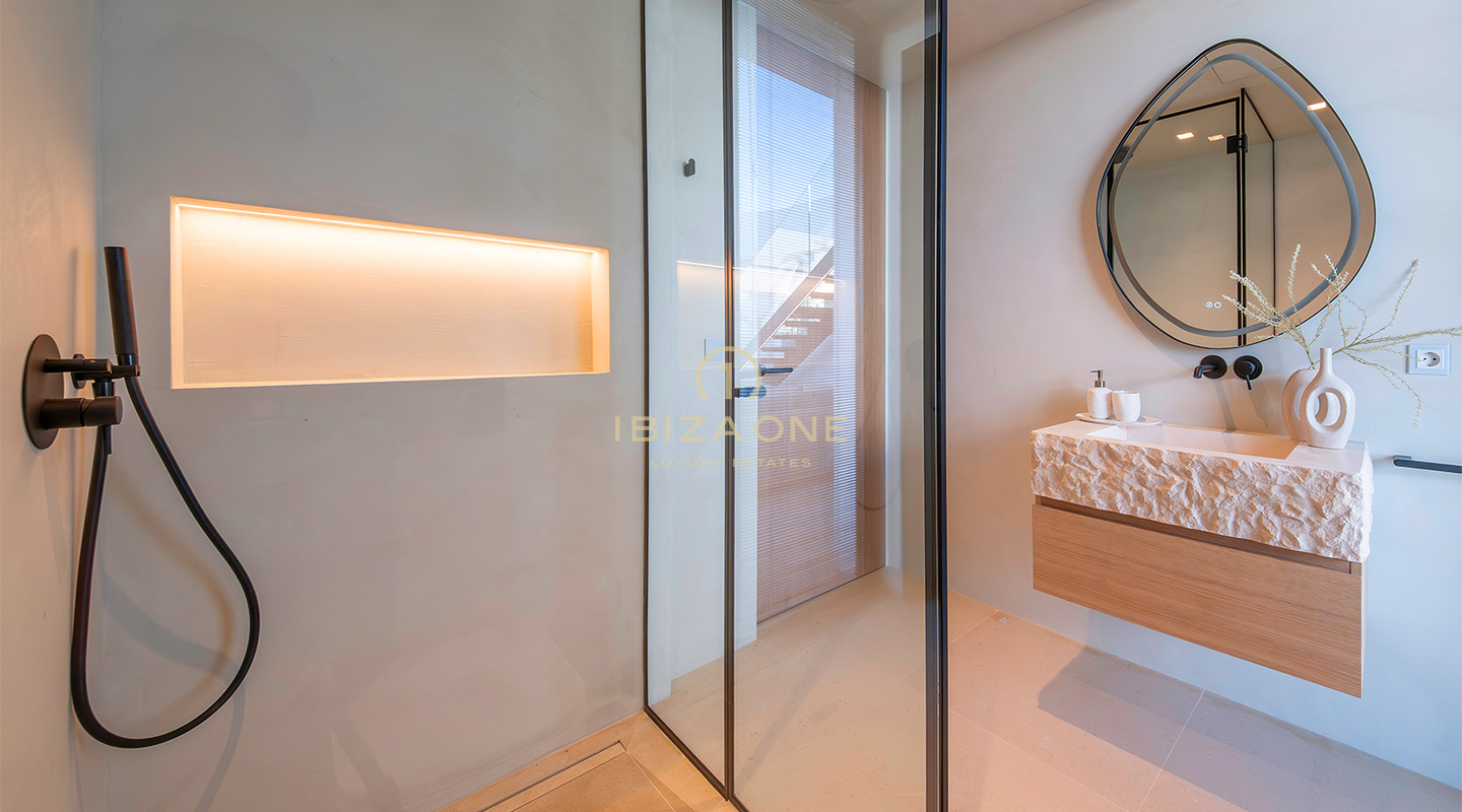 Propriété de luxe extraordinaire avec vue sur la mer dans une urbanisation exclusive à vendre, Ibiza
