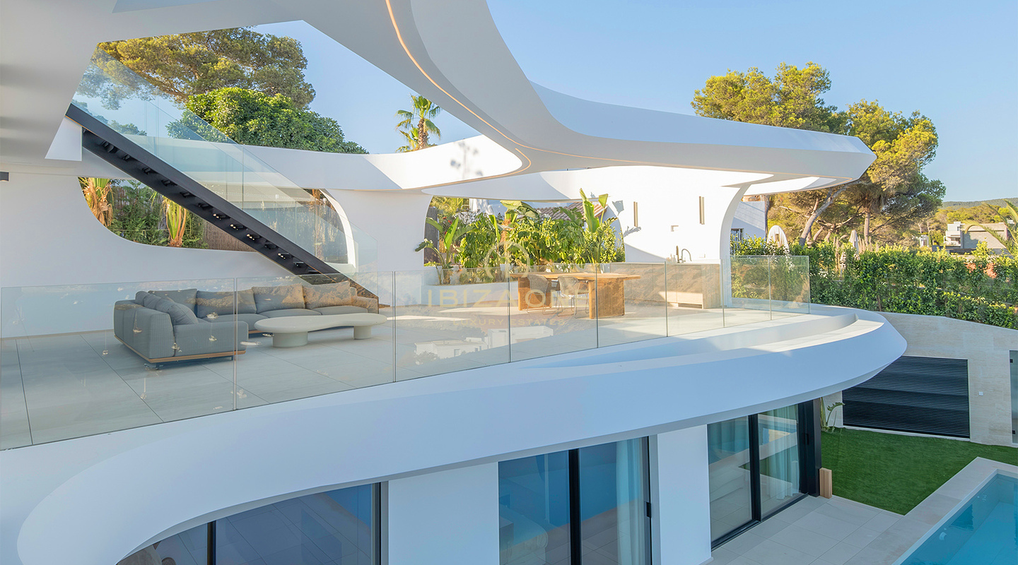 Extraordinaria propiedad de lujo con vistas al mar en exclusiva urbanización en venta, Ibiza