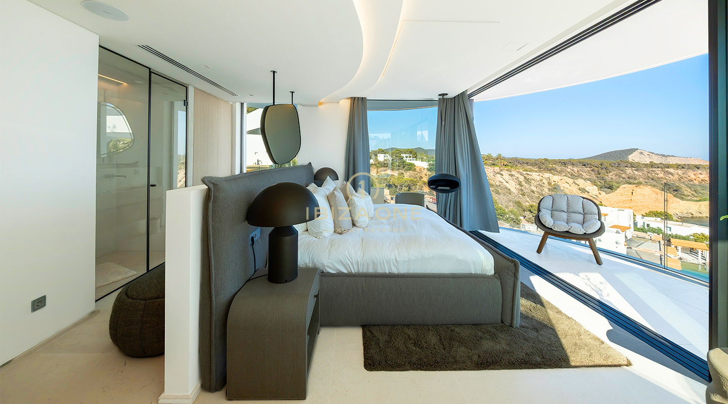 Buitengewoon luxe onroerend goed met uitzicht op zee in een exclusieve urbanisatie te koop, Ibiza