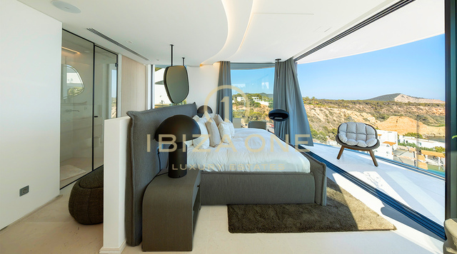 Straordinaria proprietà di lusso con vista sul mare in un'urbanizzazione esclusiva in vendita, Ibiza