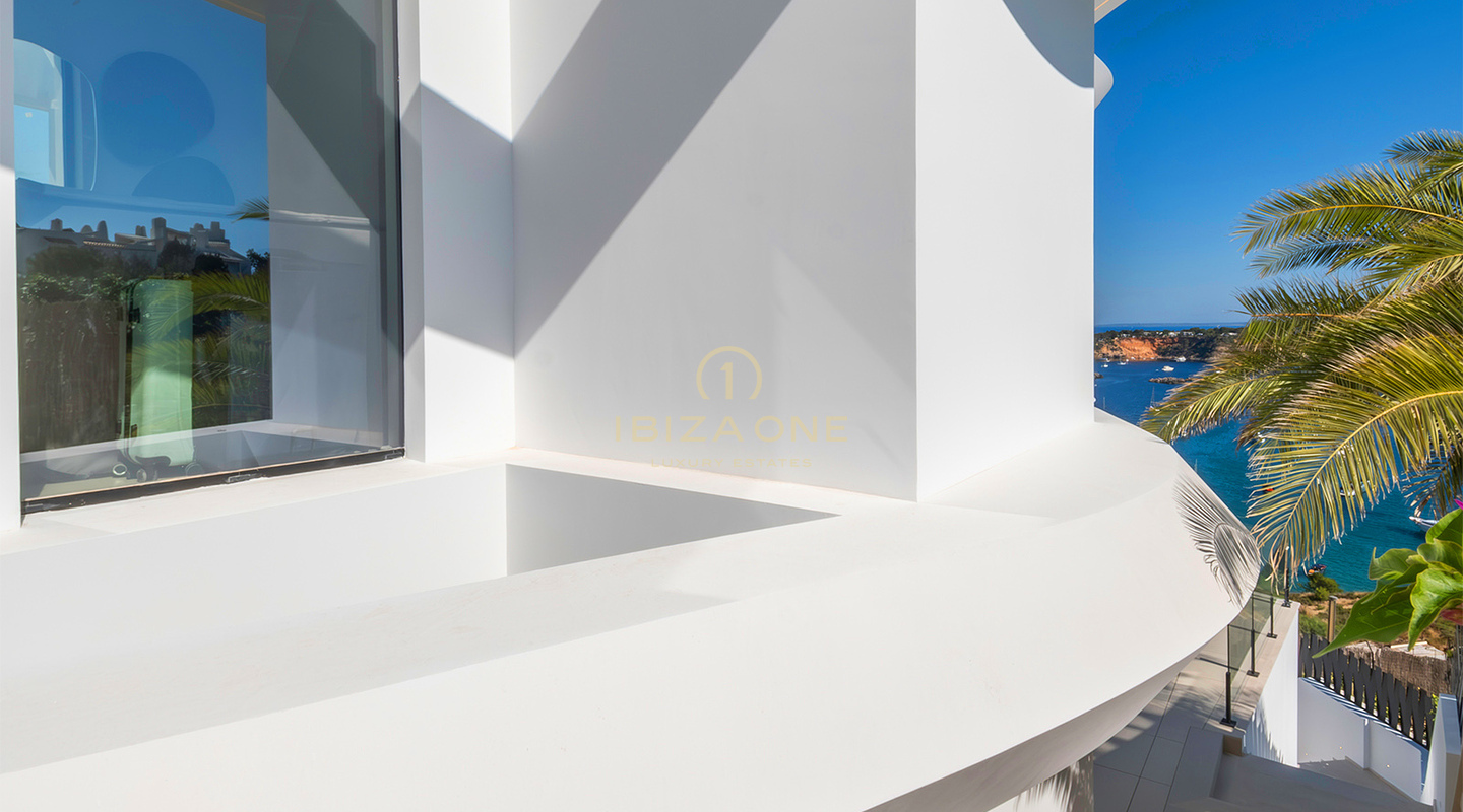 Buitengewoon luxe onroerend goed met uitzicht op zee in een exclusieve urbanisatie te koop, Ibiza