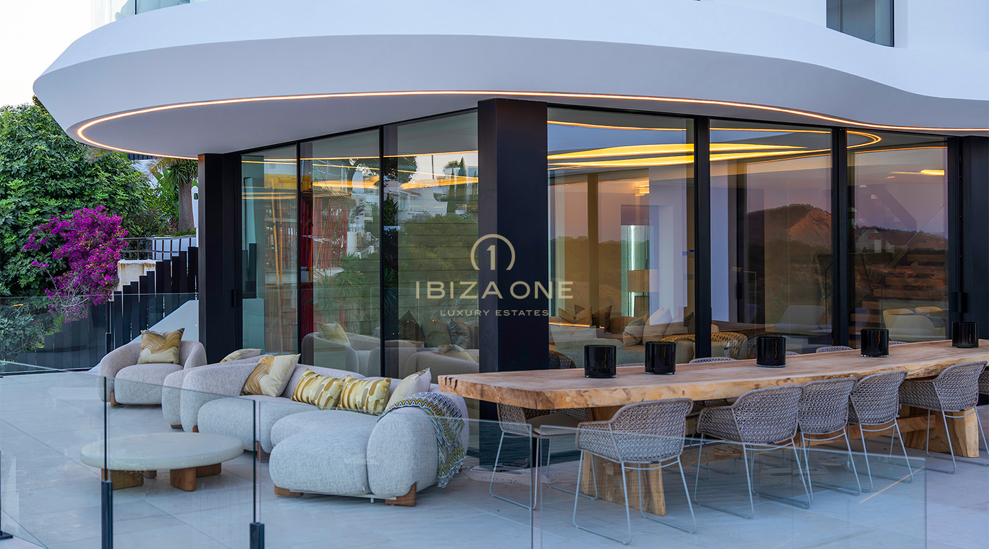 Propriété de luxe extraordinaire avec vue sur la mer dans une urbanisation exclusive à vendre, Ibiza