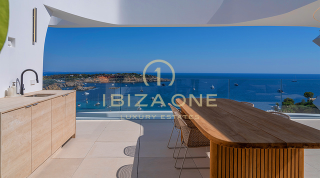 Straordinaria proprietà di lusso con vista sul mare in un'urbanizzazione esclusiva in vendita, Ibiza