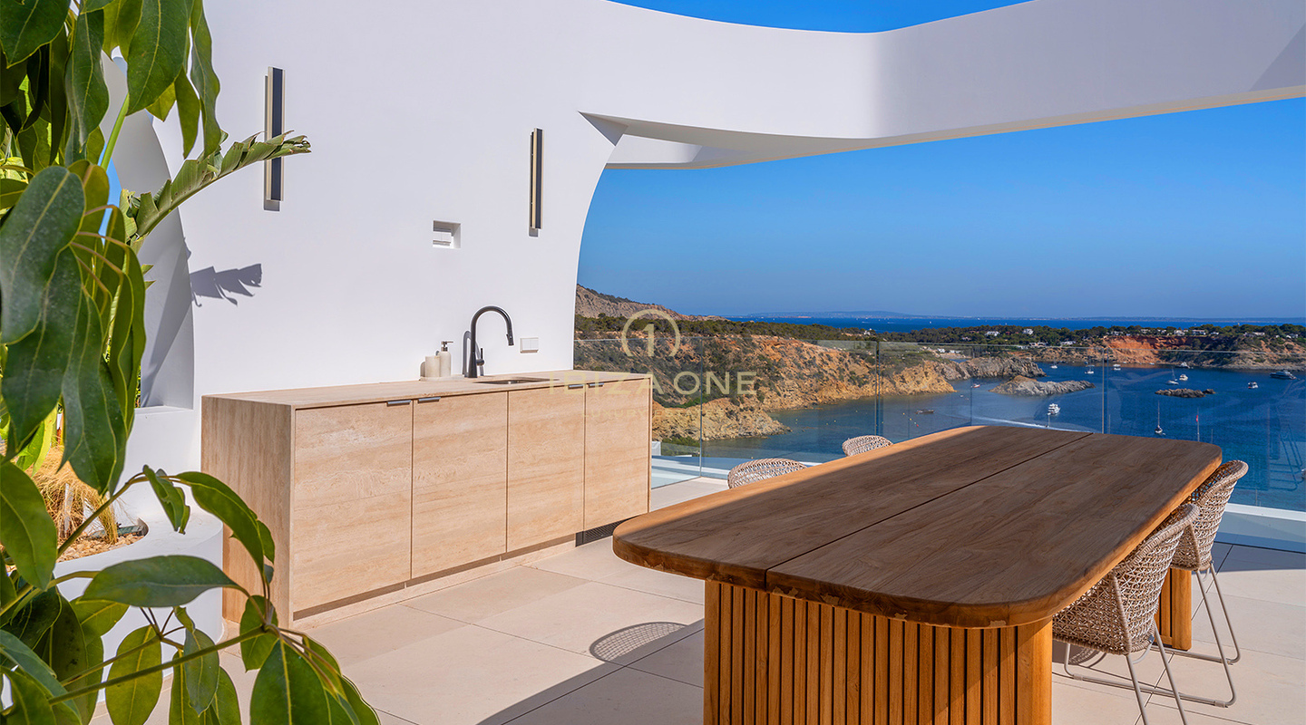 Propriété de luxe extraordinaire avec vue sur la mer dans une urbanisation exclusive à vendre, Ibiza