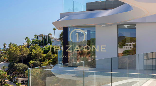 Buitengewoon luxe onroerend goed met uitzicht op zee in een exclusieve urbanisatie te koop, Ibiza