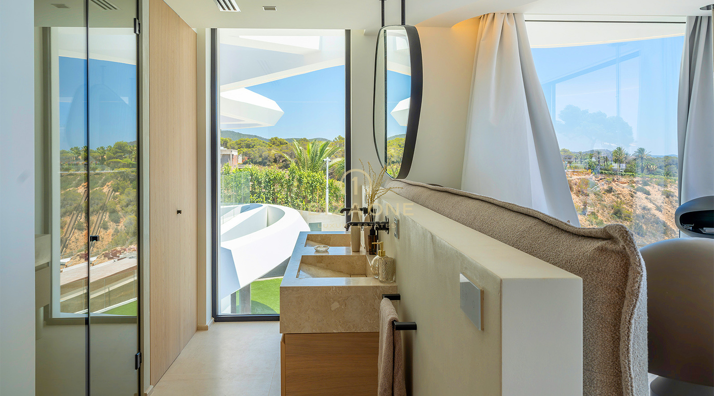 Straordinaria proprietà di lusso con vista sul mare in un'urbanizzazione esclusiva in vendita, Ibiza