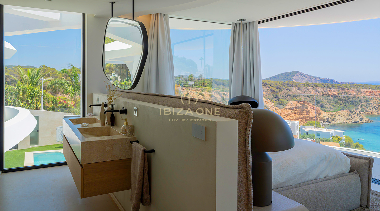 Straordinaria proprietà di lusso con vista sul mare in un'urbanizzazione esclusiva in vendita, Ibiza