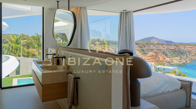 Propriété de luxe extraordinaire avec vue sur la mer dans une urbanisation exclusive à vendre, Ibiza
