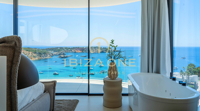 Propriété de luxe extraordinaire avec vue sur la mer dans une urbanisation exclusive à vendre, Ibiza
