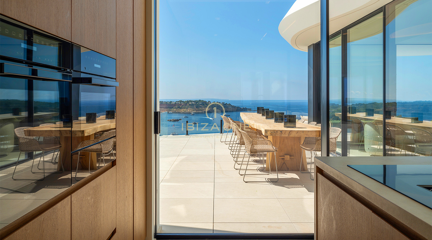 Straordinaria proprietà di lusso con vista sul mare in un'urbanizzazione esclusiva in vendita, Ibiza