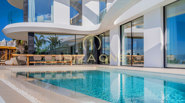 Straordinaria proprietà di lusso con vista sul mare in un'urbanizzazione esclusiva in vendita, Ibiza