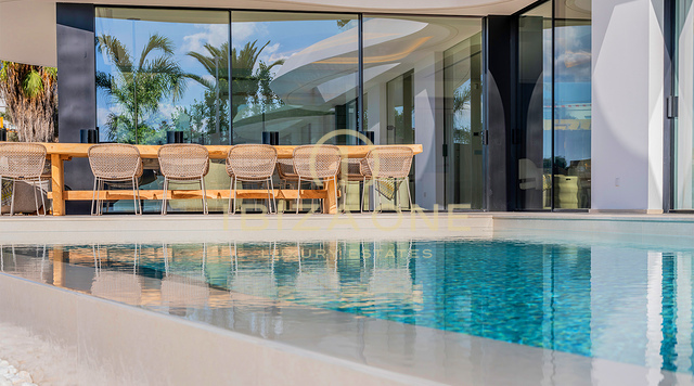 Straordinaria proprietà di lusso con vista sul mare in un'urbanizzazione esclusiva in vendita, Ibiza