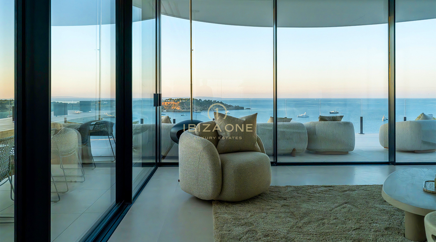 Buitengewoon luxe onroerend goed met uitzicht op zee in een exclusieve urbanisatie te koop, Ibiza
