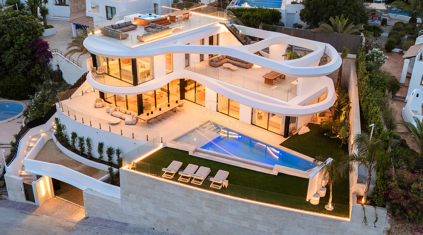 Straordinaria proprietà di lusso con vista sul mare in un'urbanizzazione esclusiva in vendita, Ibiza