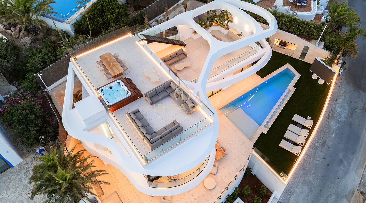 Straordinaria proprietà di lusso con vista sul mare in un'urbanizzazione esclusiva in vendita, Ibiza