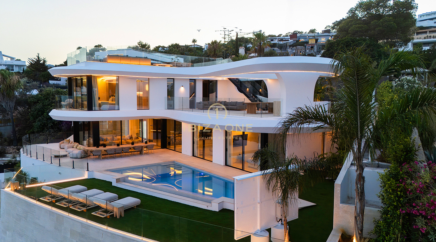 Buitengewoon luxe onroerend goed met uitzicht op zee in een exclusieve urbanisatie te koop, Ibiza