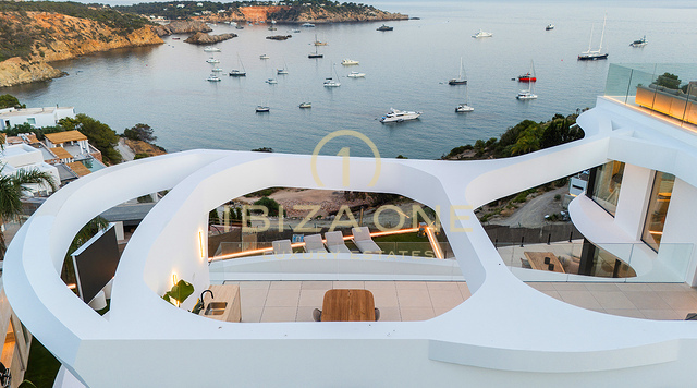 Straordinaria proprietà di lusso con vista sul mare in un'urbanizzazione esclusiva in vendita, Ibiza