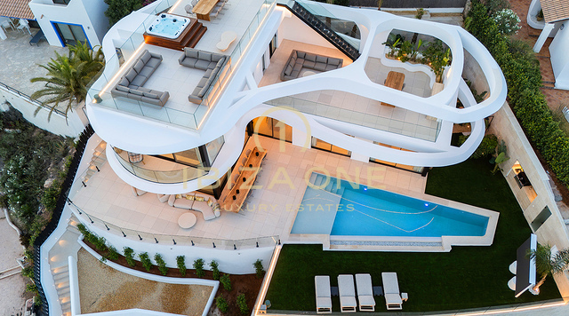 Propriété de luxe extraordinaire avec vue sur la mer dans une urbanisation exclusive à vendre, Ibiza