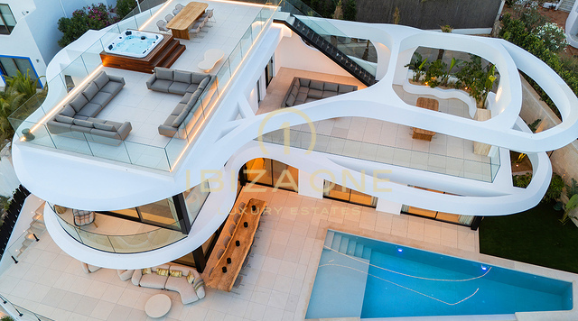 Buitengewoon luxe onroerend goed met uitzicht op zee in een exclusieve urbanisatie te koop, Ibiza