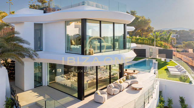 Straordinaria proprietà di lusso con vista sul mare in un'urbanizzazione esclusiva in vendita, Ibiza