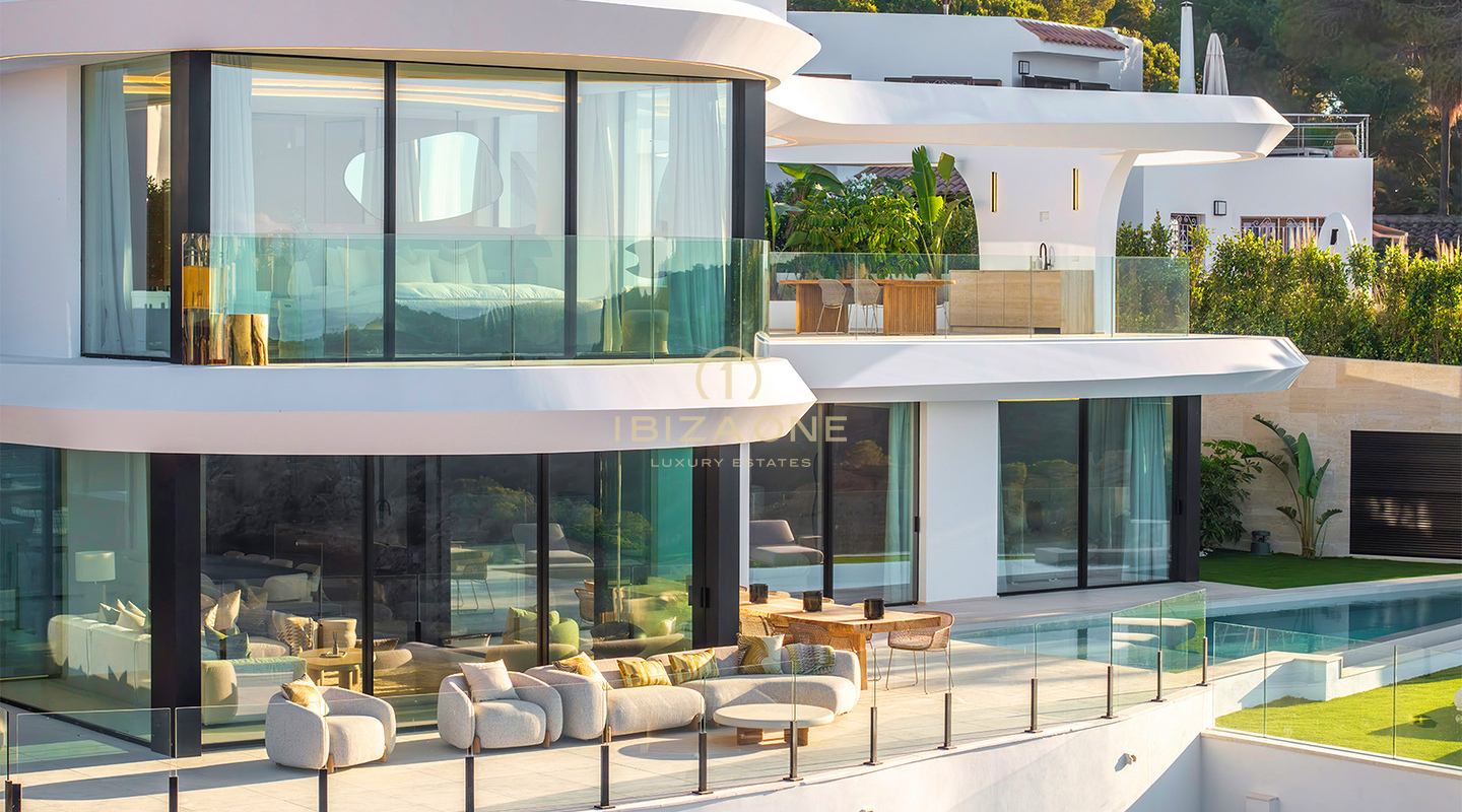 Extraordinaria propiedad de lujo con vistas al mar en exclusiva urbanización en venta, Ibiza