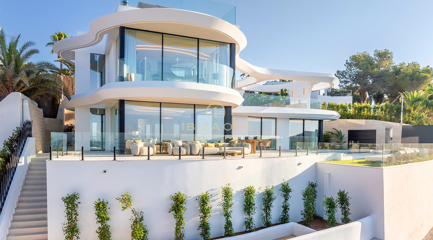 Buitengewoon luxe onroerend goed met uitzicht op zee in een exclusieve urbanisatie te koop, Ibiza