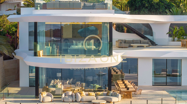 Buitengewoon luxe onroerend goed met uitzicht op zee in een exclusieve urbanisatie te koop, Ibiza