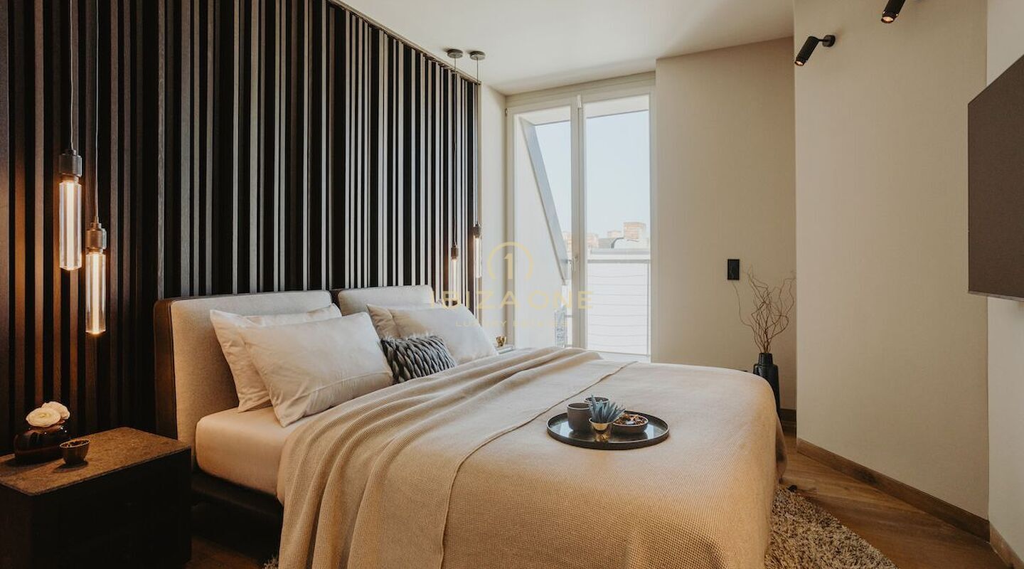 Appartement penthouse de luxe entièrement équipé avec un appartement d'invités attenant et une terrasse sur le toit à couper le souffle avec vue sur l'église du Golgotha et la tour de télévision à Berlin à vendre, Allemagne