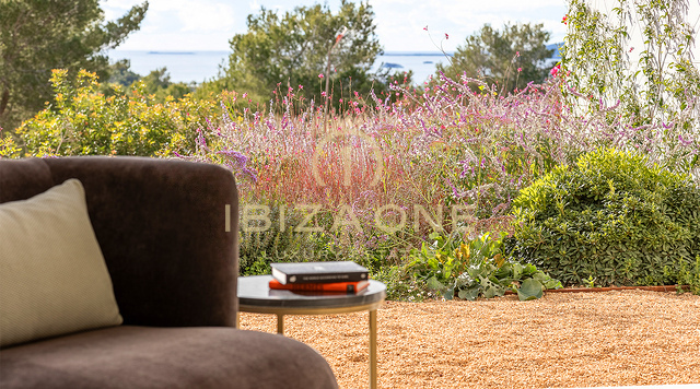 Großzügige Neubau-Luxusvilla im Blakstad-Design mit Blick auf das Meer und die Altstadt von Dalt Vila zu verkaufen, Ibiza