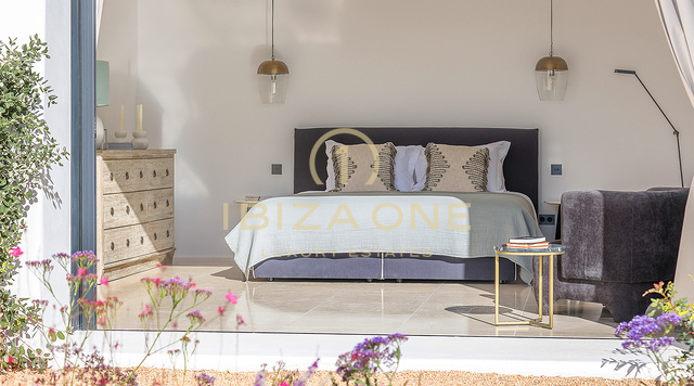 Großzügige Neubau-Luxusvilla im Blakstad-Design mit Blick auf das Meer und die Altstadt von Dalt Vila zu verkaufen, Ibiza