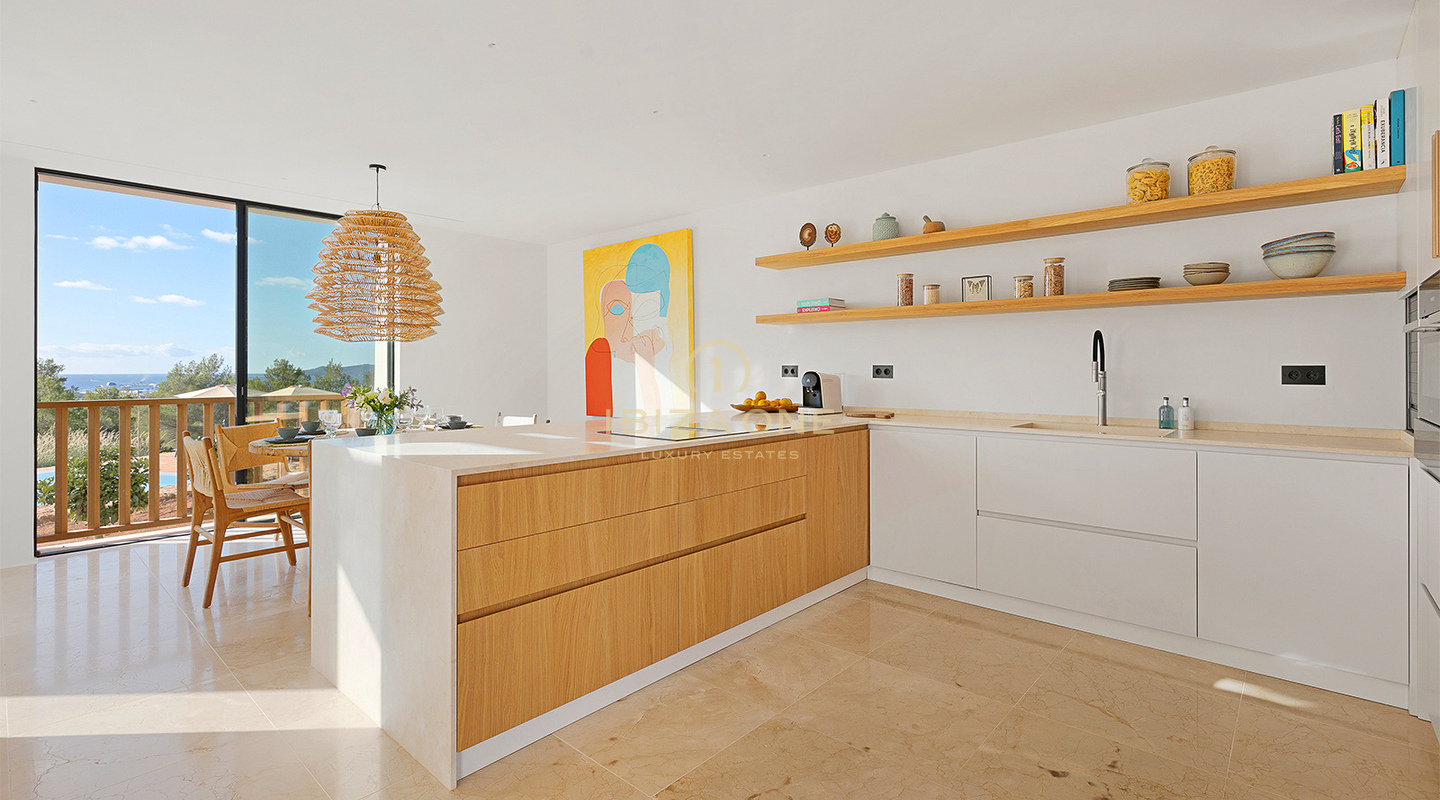 Spacieuse villa de luxe Blakstad-Design nouvellement construite avec vue sur la mer et la vieille ville de Dalt Vila à vendre, Ibiza