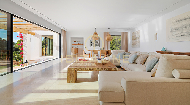 Großzügige Neubau-Luxusvilla im Blakstad-Design mit Blick auf das Meer und die Altstadt von Dalt Vila zu verkaufen, Ibiza