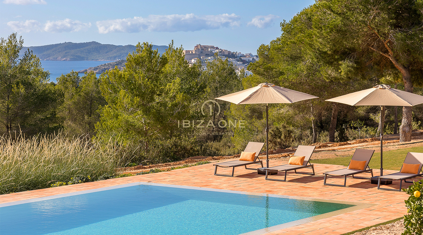 Ampia villa di lusso di nuova costruzione Blakstad-Design con vista sul mare e sul centro storico di Dalt Vila in vendita, Ibiza
