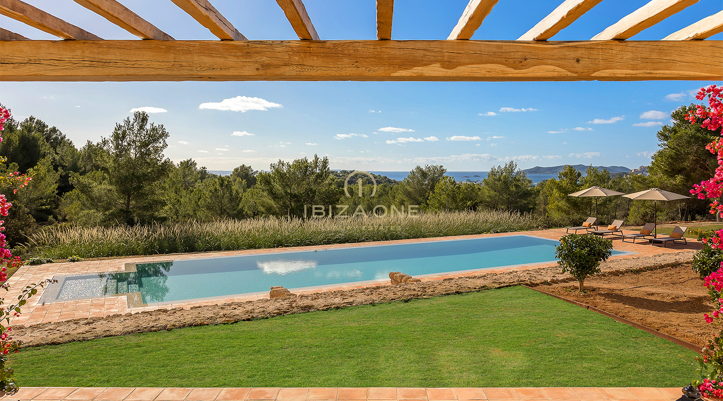 Ampia villa di lusso di nuova costruzione Blakstad-Design con vista sul mare e sul centro storico di Dalt Vila in vendita, Ibiza