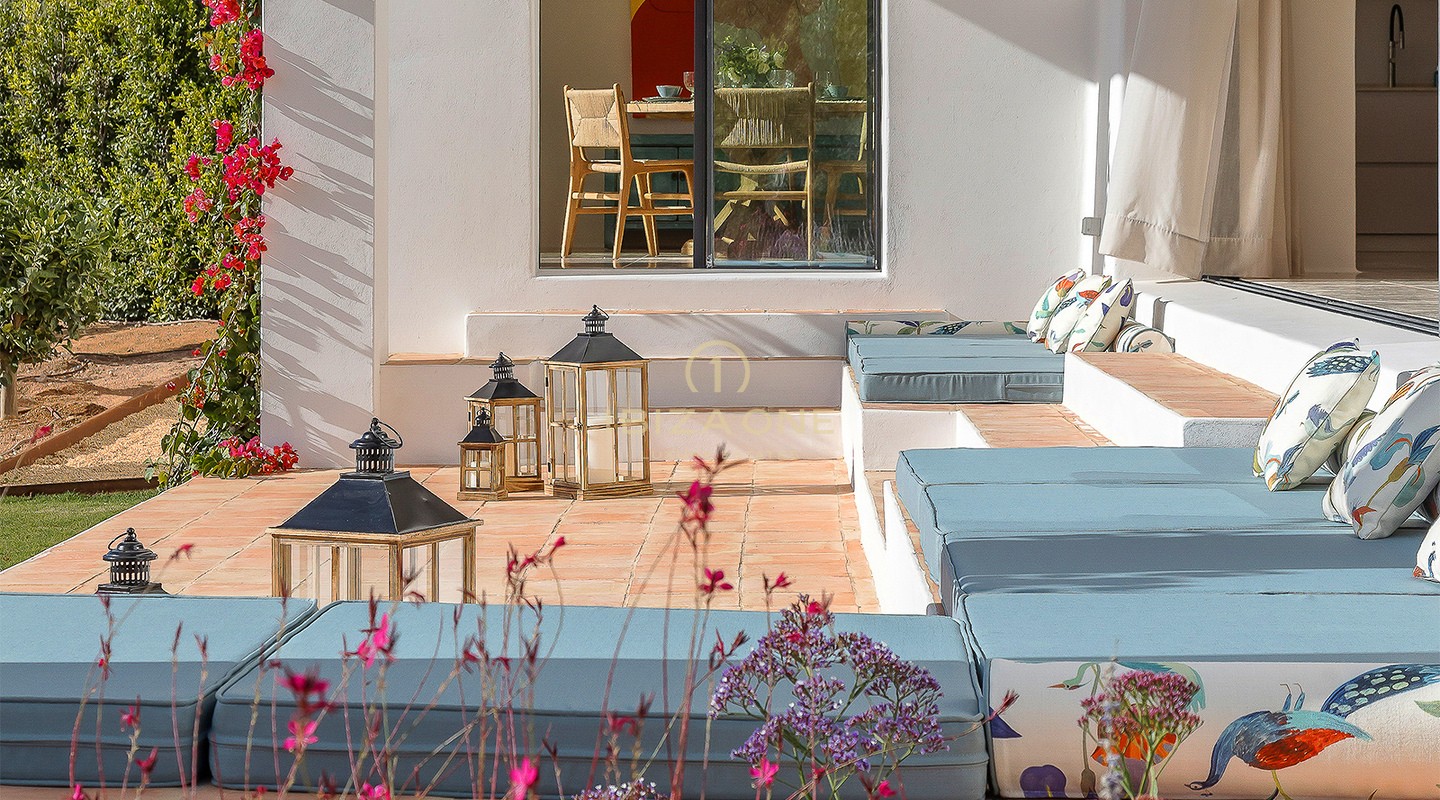 Großzügige Neubau-Luxusvilla im Blakstad-Design mit Blick auf das Meer und die Altstadt von Dalt Vila zu verkaufen, Ibiza
