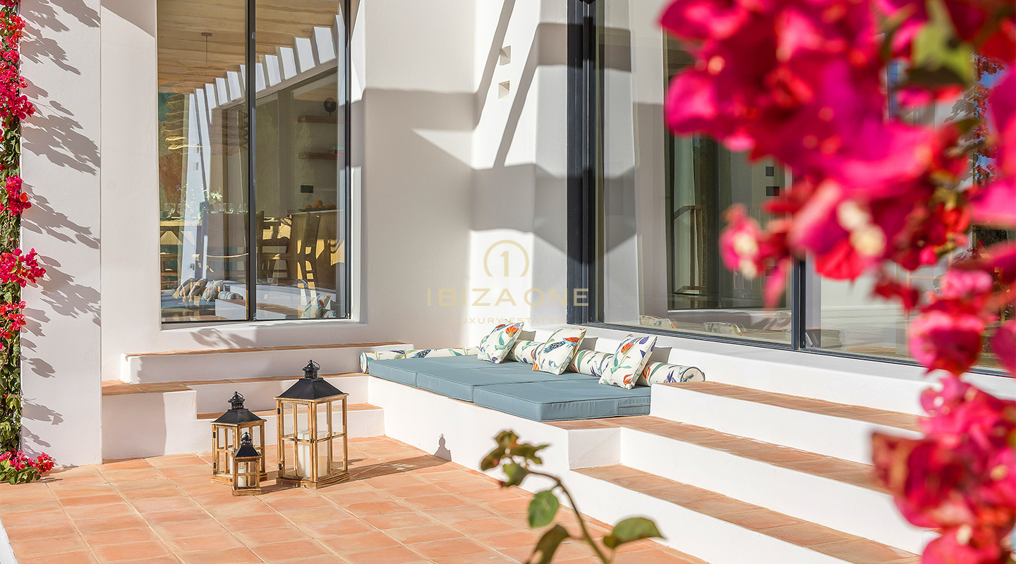 Ampia villa di lusso di nuova costruzione Blakstad-Design con vista sul mare e sul centro storico di Dalt Vila in vendita, Ibiza
