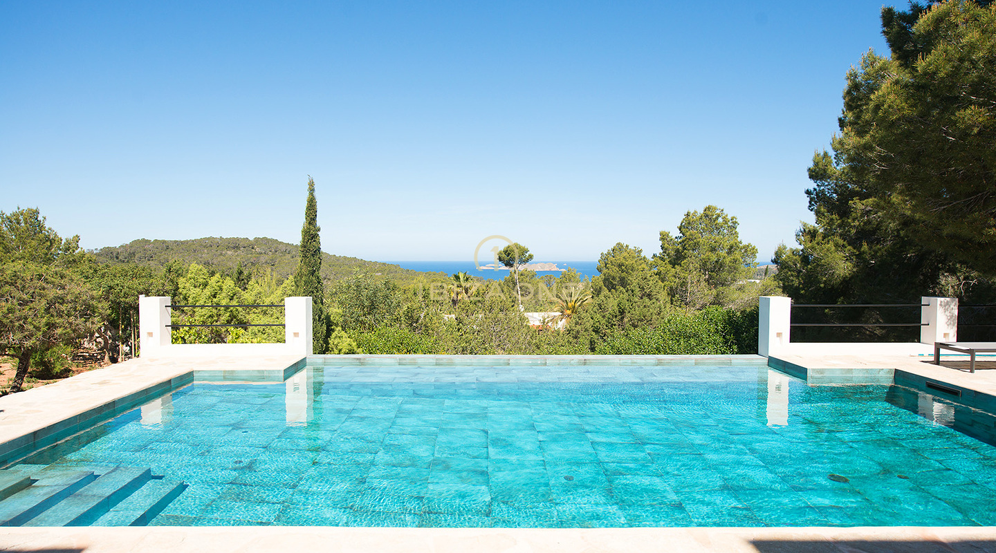 Moderne, renovierte Luxus Villa mit Meerblick und touristischer Vermietlizenz zum Verkauf