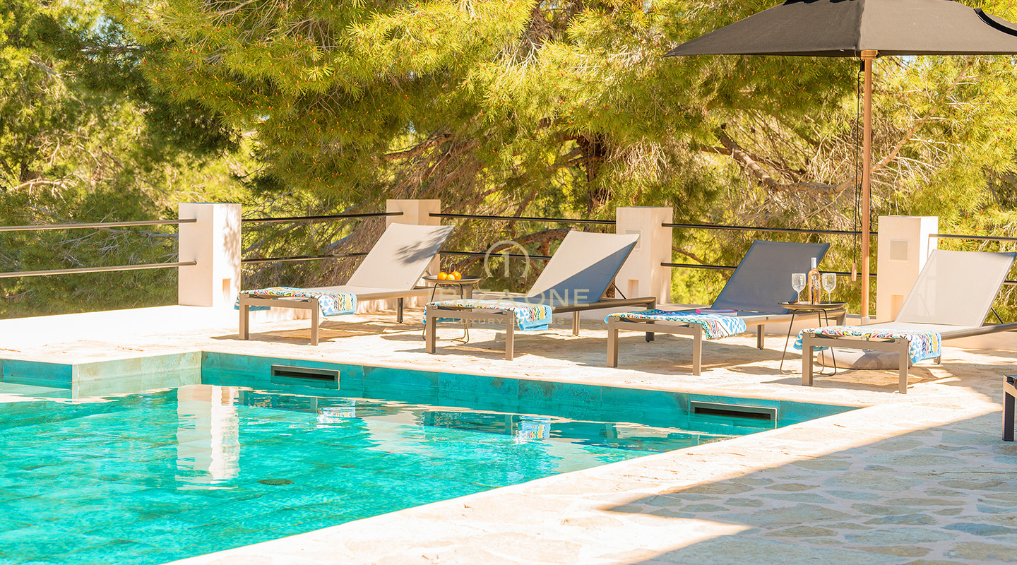 Moderne, renovierte Luxus Villa mit Meerblick und touristischer Vermietlizenz zum Verkauf