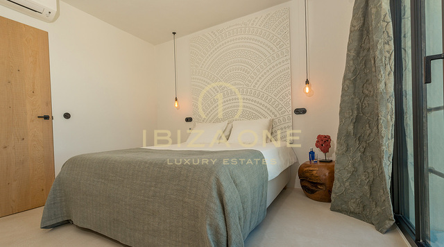 Modern, renovated luxury villa with sea views and tourist rental license for sale