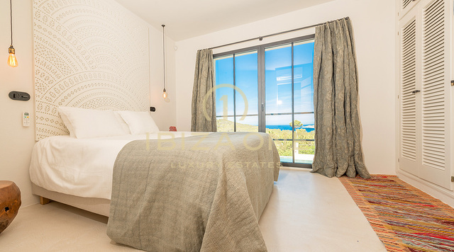Moderne, renovierte Luxus Villa mit Meerblick und touristischer Vermietlizenz zum Verkauf